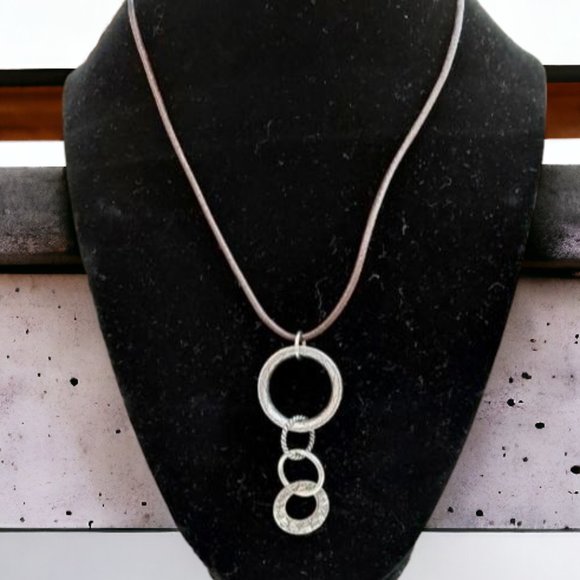 Retired Silpada W2179 Sterling Silver Circle Link Leather Necklace - Picture 1 of 3